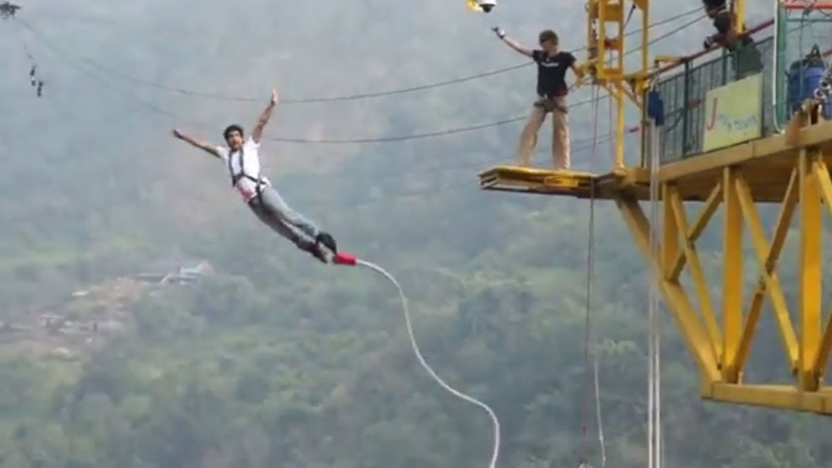 पंपिंग जंपिंग punping jumping northeast adventure things inside