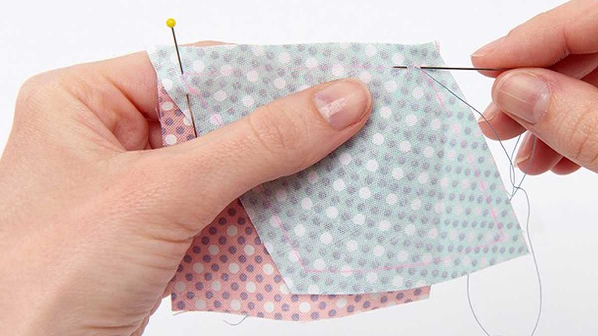 Tiny Holes in Bed Sheets फटी बेड शीट्स को सही करने का तरीका Bed