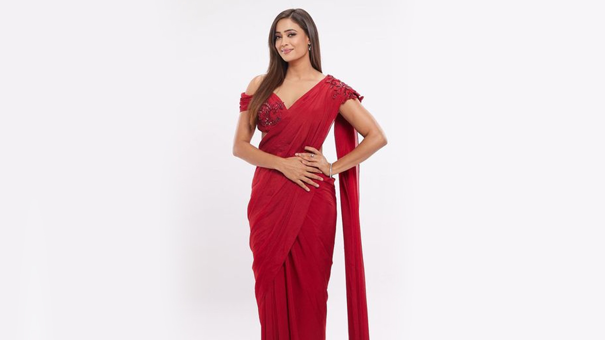 red saree look