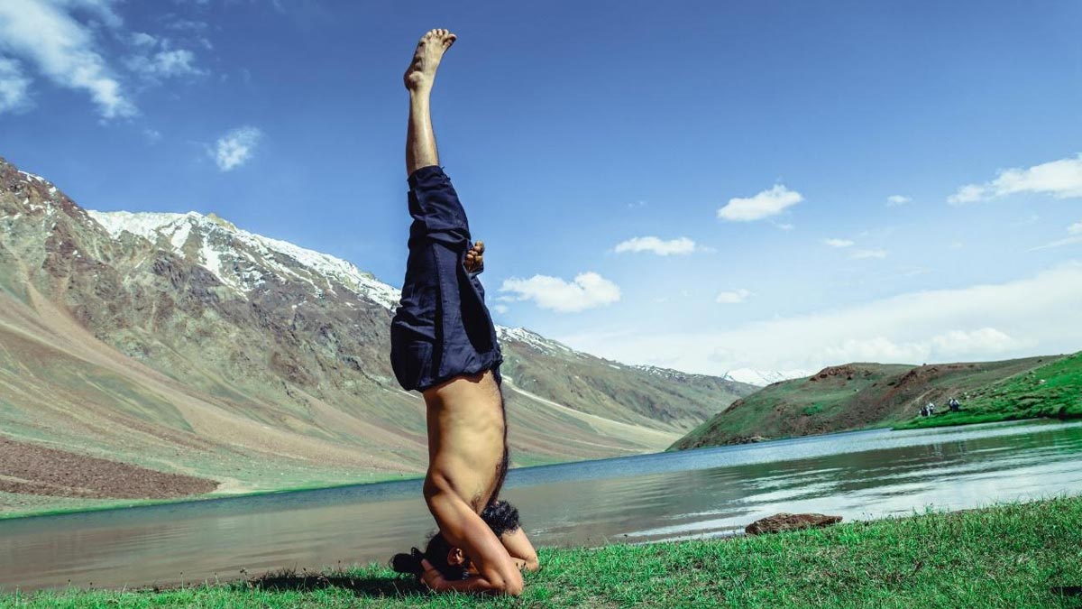 sirhasana yoga thyroid