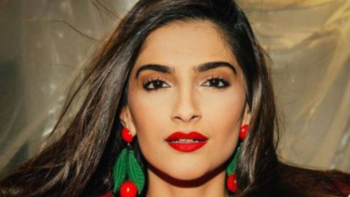 sonam kapoor controversial and statments
