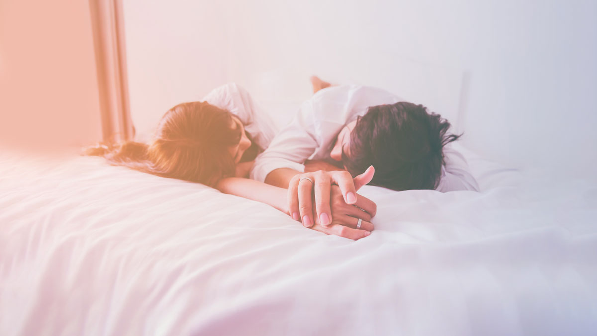 Трахаса музыку слушаю музык. Ласки мужчины и женщины. Романтика любовь нежность страсть. Музыка для интимной близости слушать. Саша смелова модель.