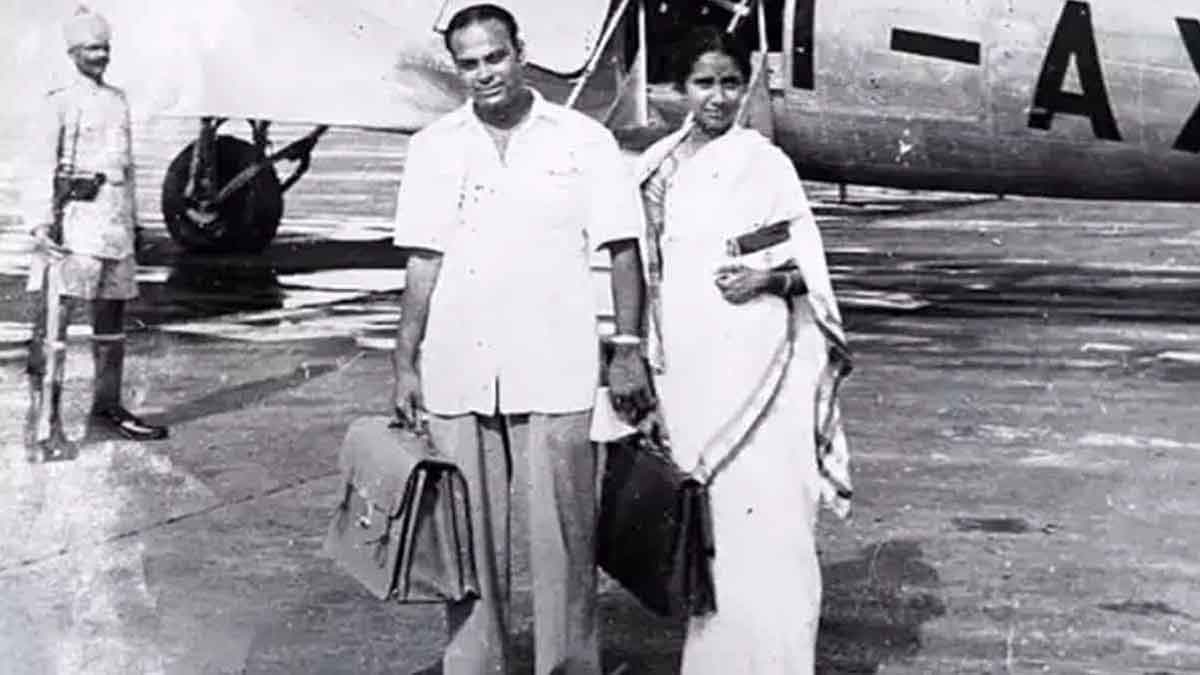 usha sundaram first woman pilot in hindi