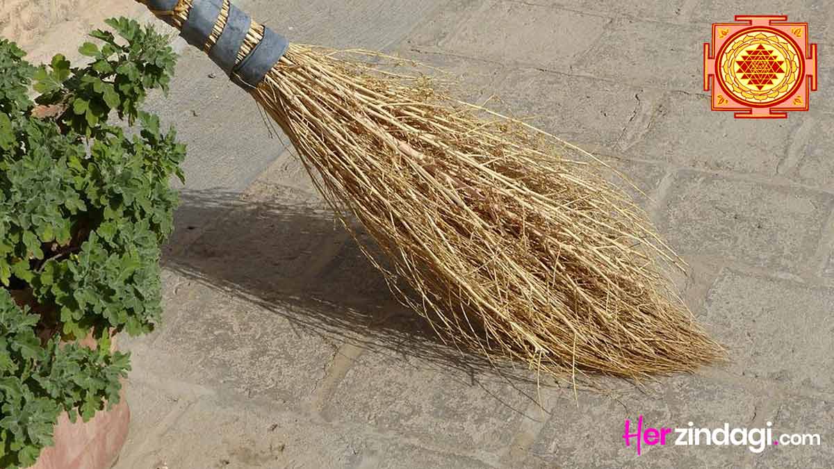 vastu for old broom tips