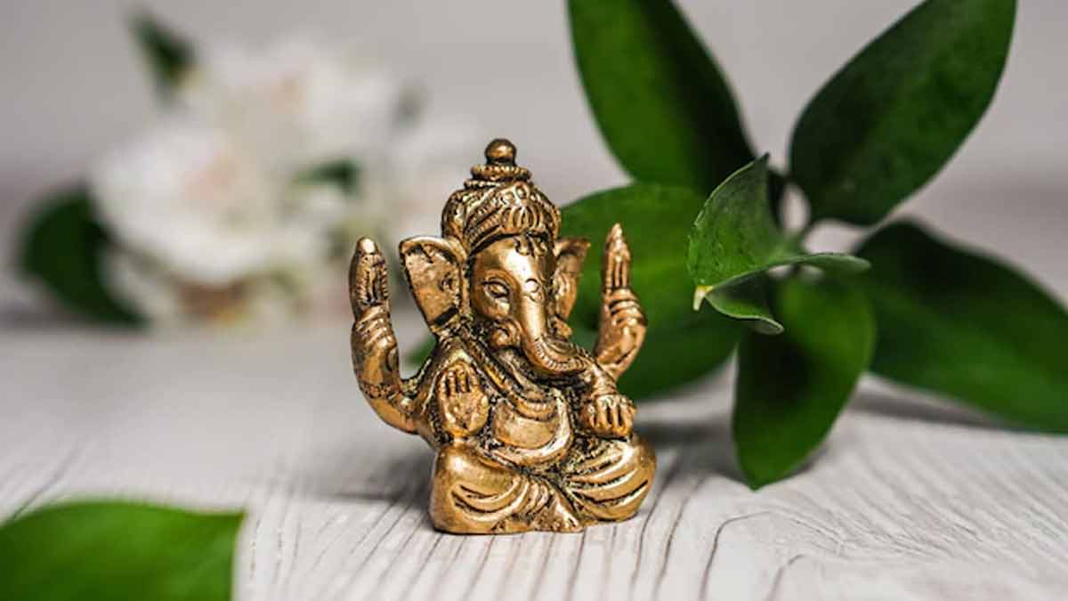 which metal can be use for puja by expert