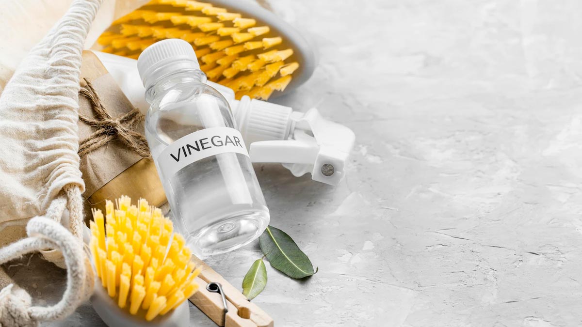 white vinegar for cleaning