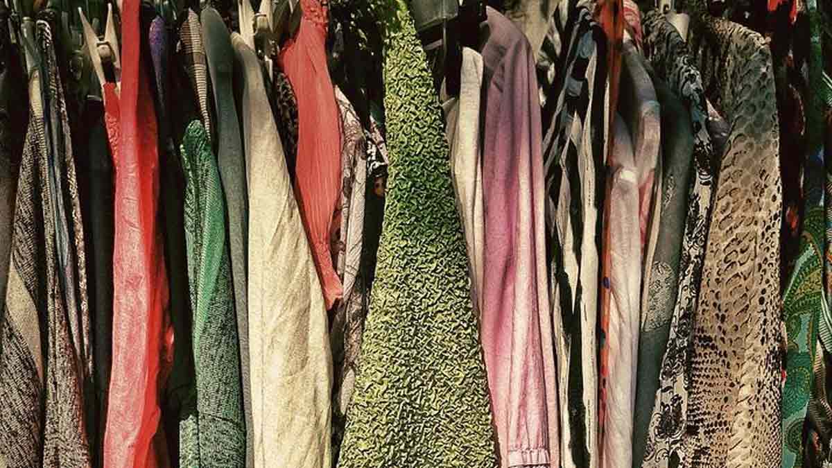 why sarojini nagar market explore in hindi