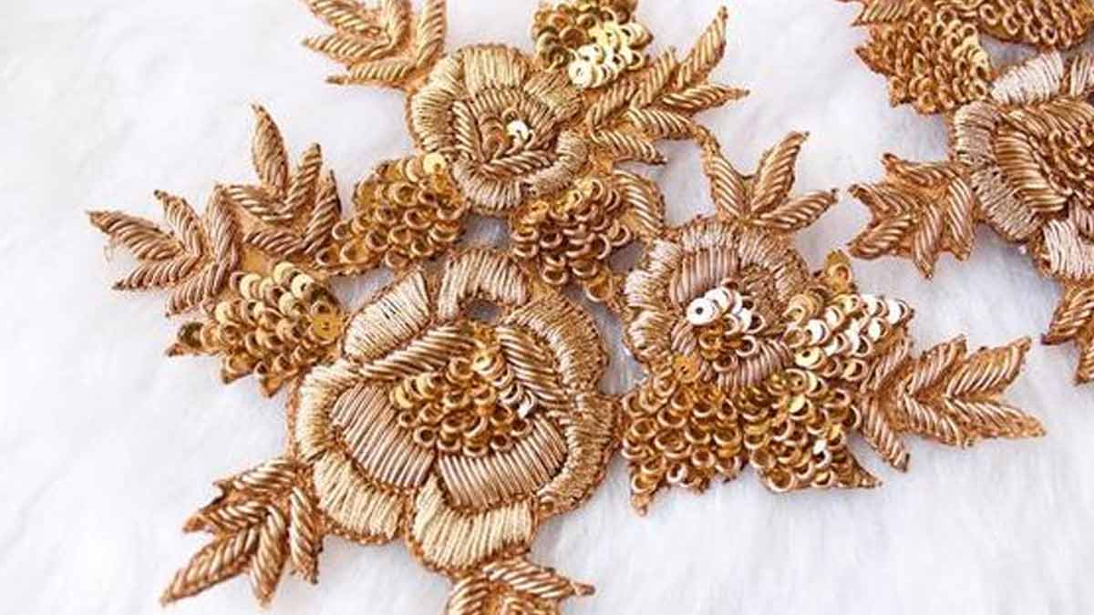 जारदोजी एम्ब्रॉयडरी इनमें से किन शहरों में प्रमुख रूप से की जाती है? zardosi work