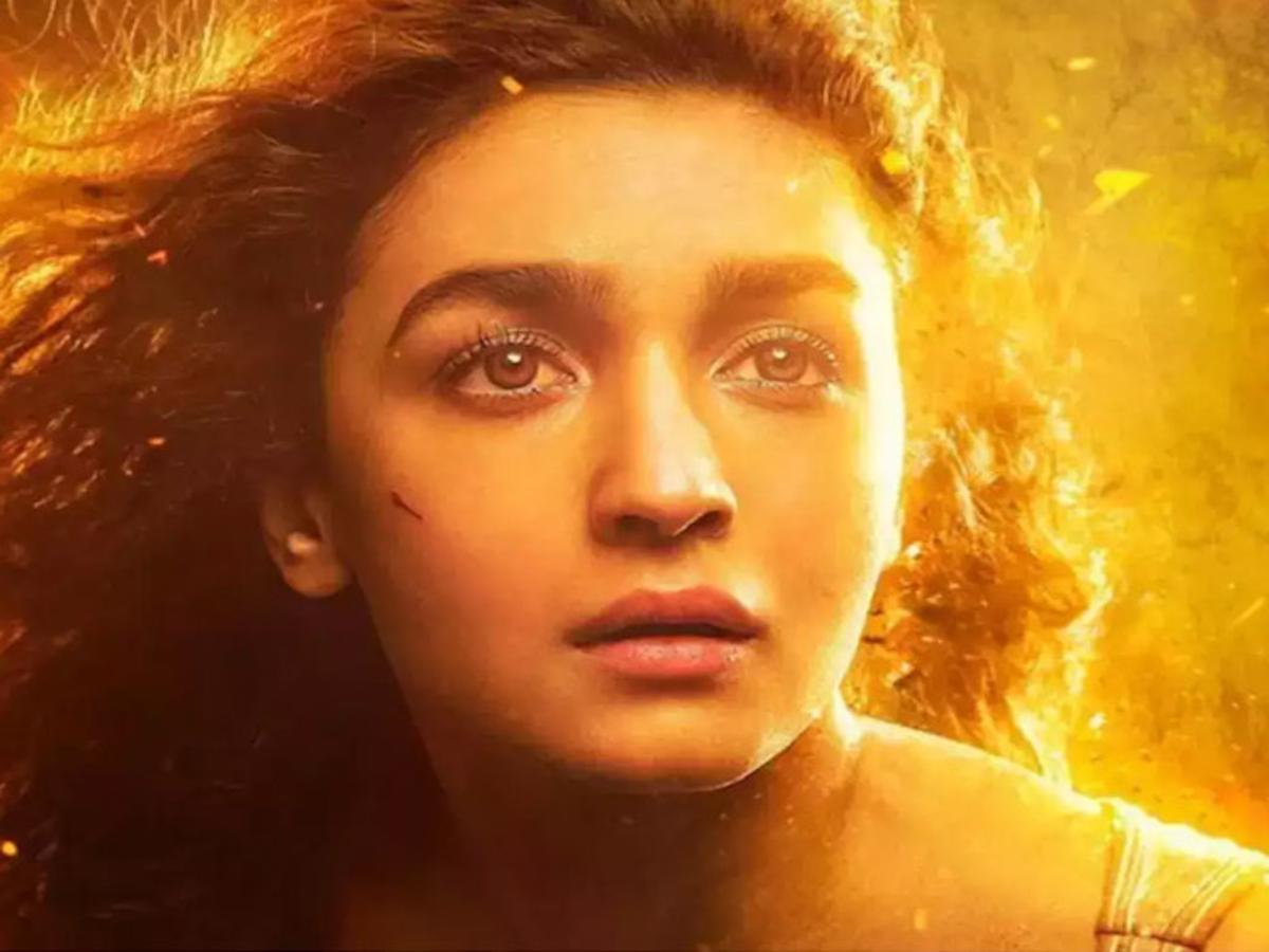 Alia Bhatt Original Sex - Alia Bhatt's First Look From Brahmastra Is Giving Us The Chills! |  HerZindagi