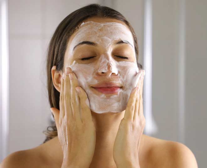 Facial cleaning powders