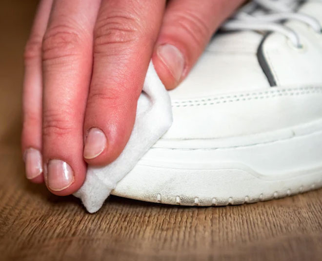 How to Remove Oil Stain From White Shoes in Hindiसफेद जूतों को कैसे