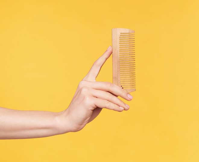 How to use comb on hair
