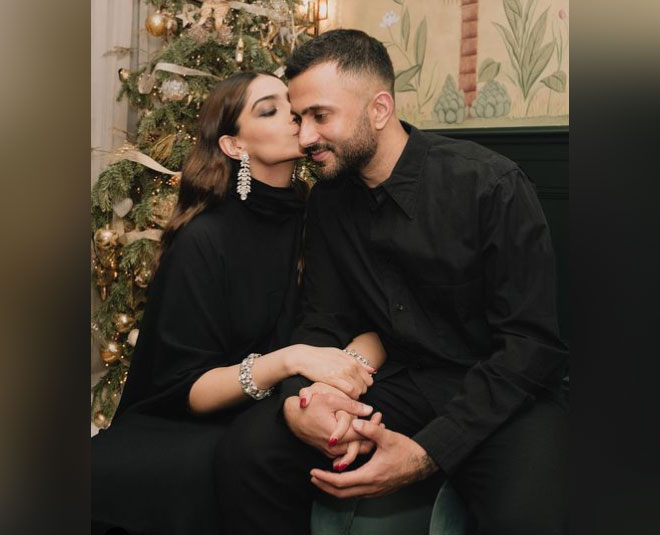 Sonam Kapoor Announces Pregnancy With Her Maternity Photoshoot