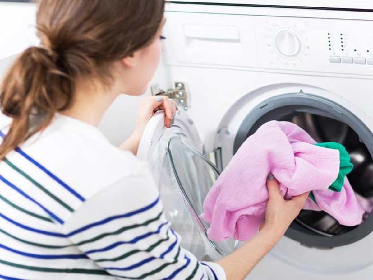 Hacks to Wash Coloured Clothes in Washing Machine| वॉशिंग मशीन में रंगीन  कपड़े कैसे धोएं| Washing Machine Me Rangeen Kapde Dhone Ki Tricks-वॉशिंग  मशीन में धोने हैं रंगीन कपड़े तो ये ...