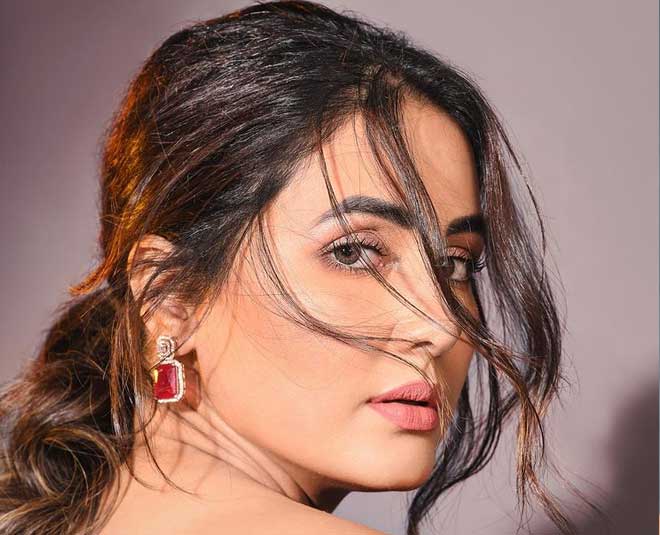 hina khan new hairstyle look