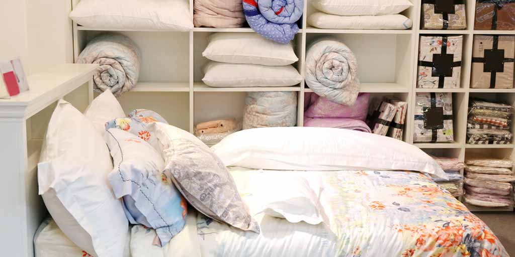 How to Store Blankets to Save Space in Hindi-Easy Hack : Blankets को ...