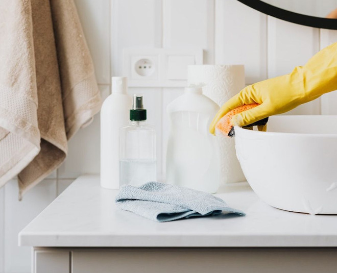 how to use ammona to clean bathroom in 