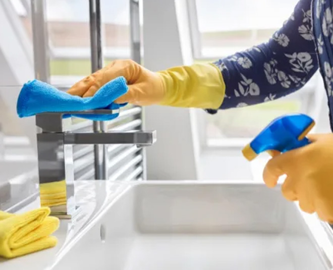 how to use ammona to clean bathroom inside 