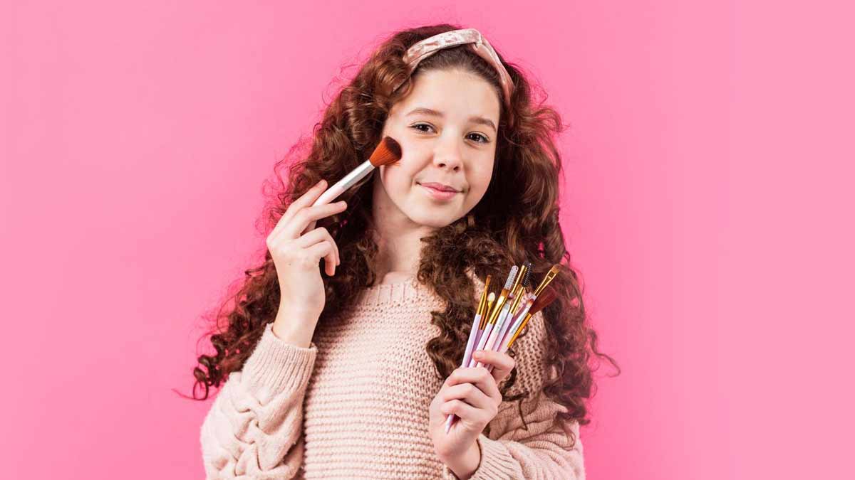 makeup-can-be-harmful-for-your-kids-skin-in-hindi