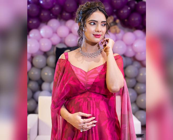 pooja banerjee become mother