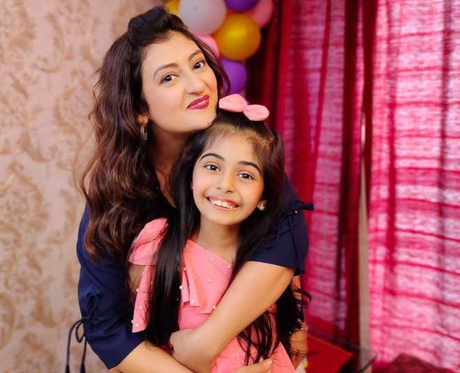 single  mother  juhi  parmar