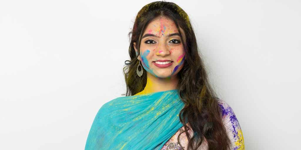 Tips for Oral Health During Holi in Hindi होली के दौरान मुंह की