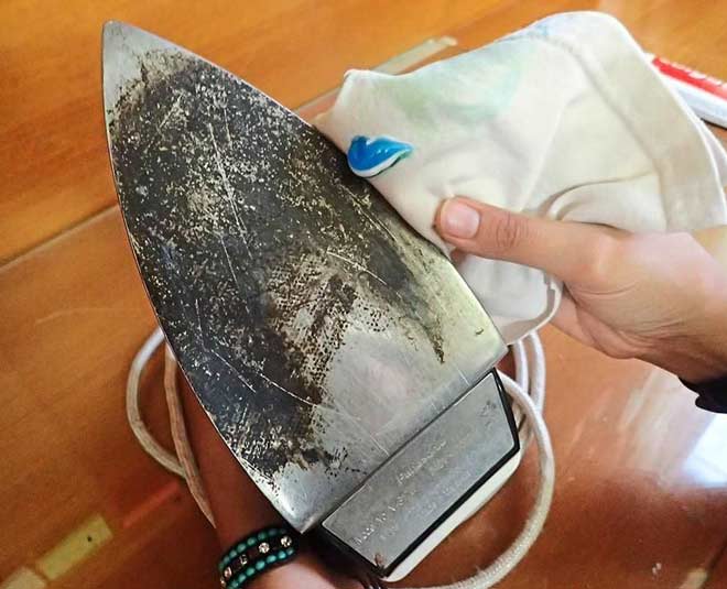 Sticky Iron Base Try These Easy Hacks To Clean Your Iron s Soleplate 