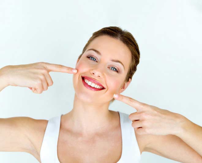 Tips for Oral Health During Holi in Hindi होली के दौरान मुंह की