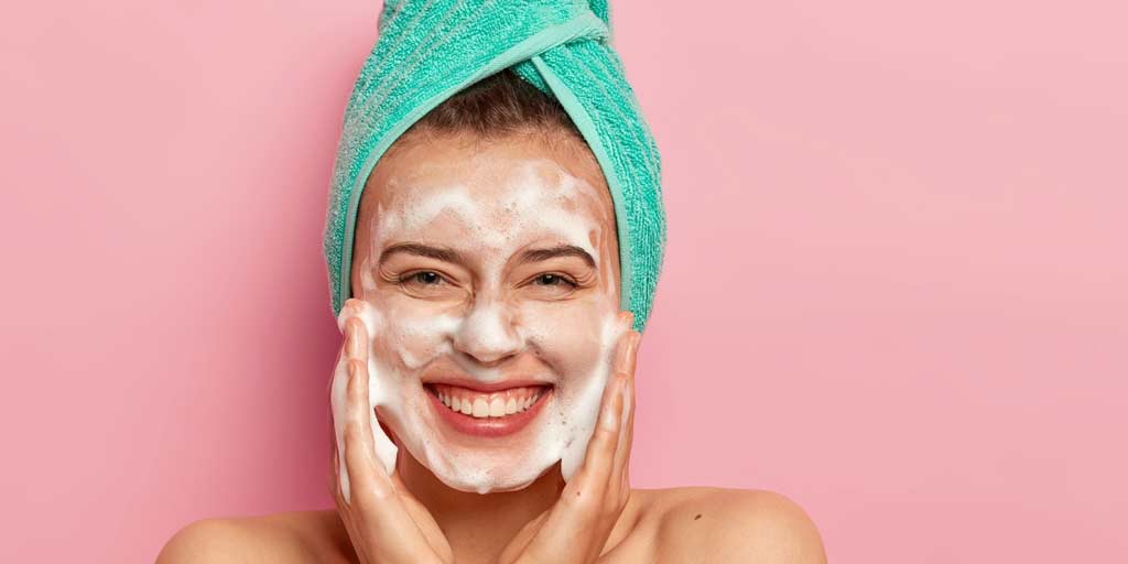 What is The Difference Between Scrub and Face Wash in Hindi स्क्रब और