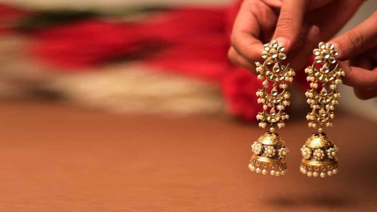Kundan Jhumkas