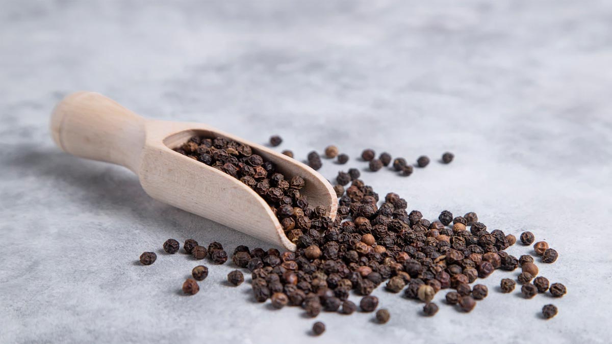 Kali Mirch Health Benefits Kali Mirch Ke Faiyde Black Pepper Water