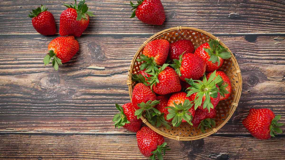 स्ट्रॉबेरी की मदद से बनाई जा सकते हैं यह डिलिशियस डेसर्ट