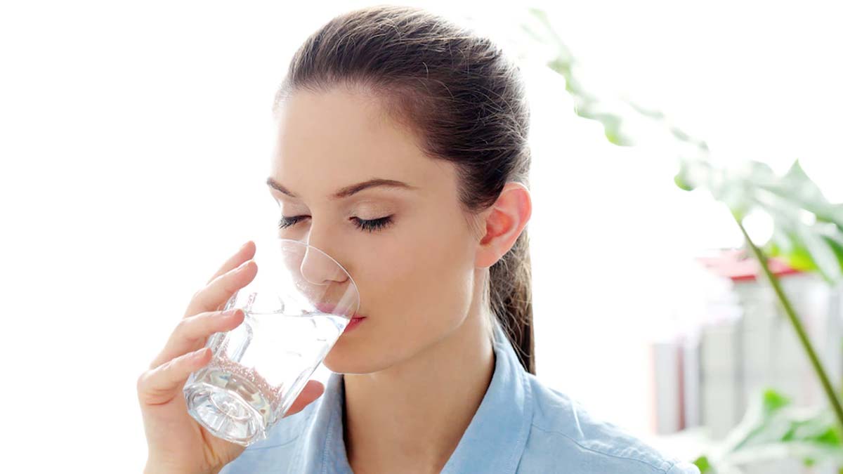 drink water in summer