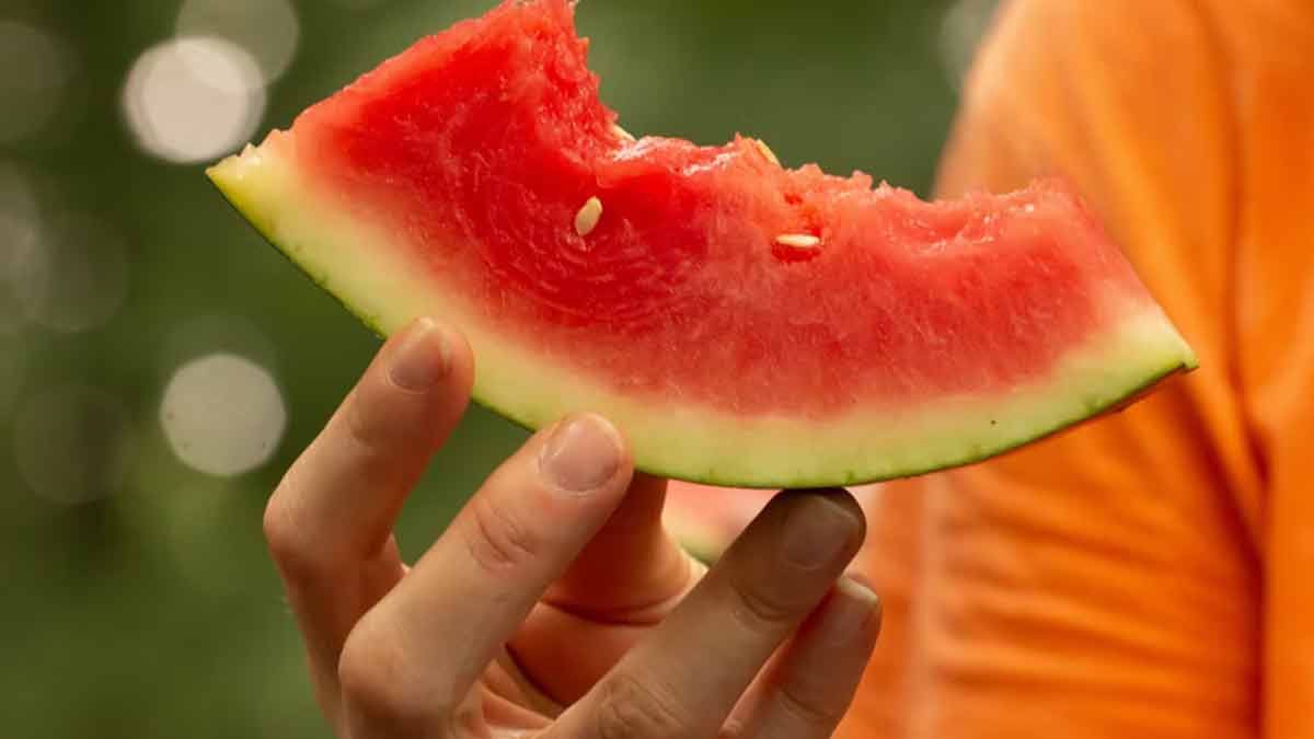 how to eat watermelon correctly