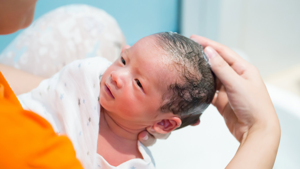 How To Wash Baby Hair For The First Time बेबी का हेयर वॉश कैसे करें