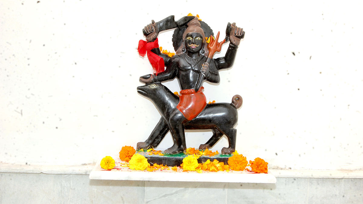 iron  ring  to  be  worn  in  which  finger