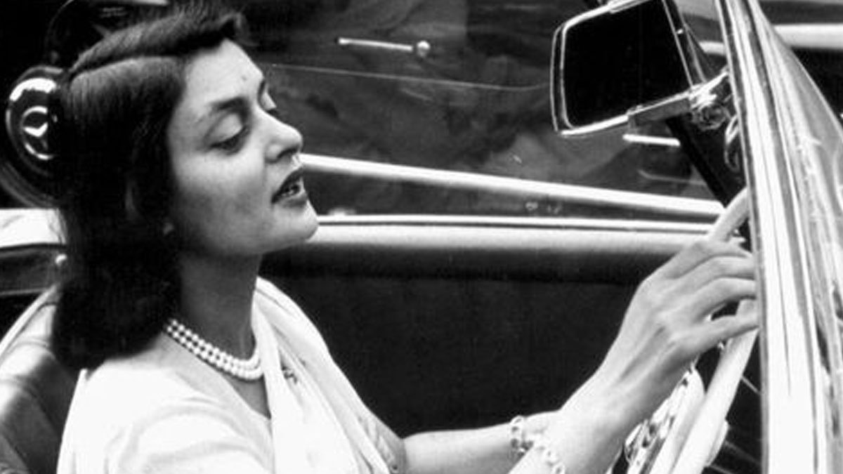 maharani gayatri devi pics ()