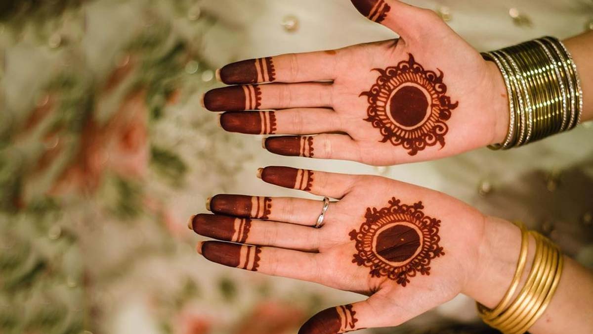 Mehndi Designs: करवा चौथ पर इन डिजाइन से सजाएं अपने हाथ,लगाएं साजन के नाम  की मेहंदी | Jansatta