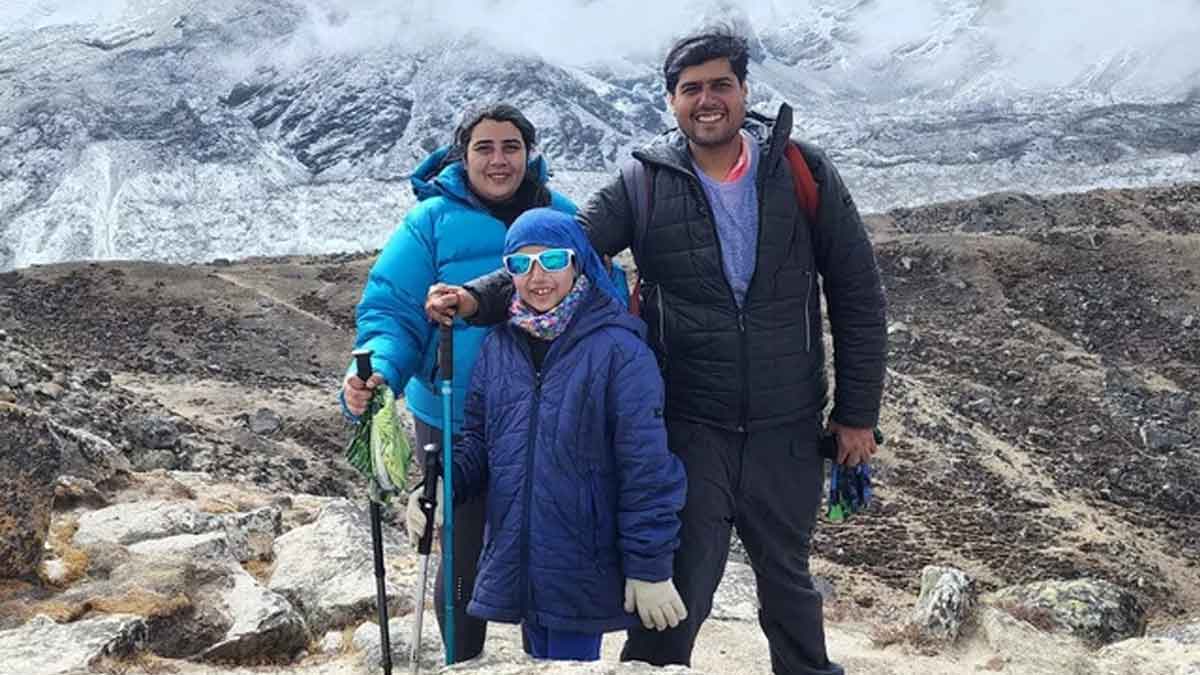 mount everest  year girl