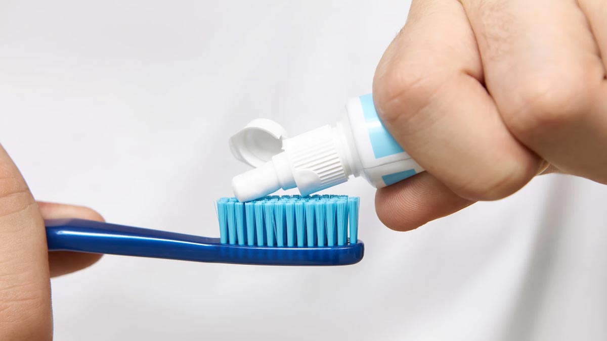 uses of toothpaste for household purpose