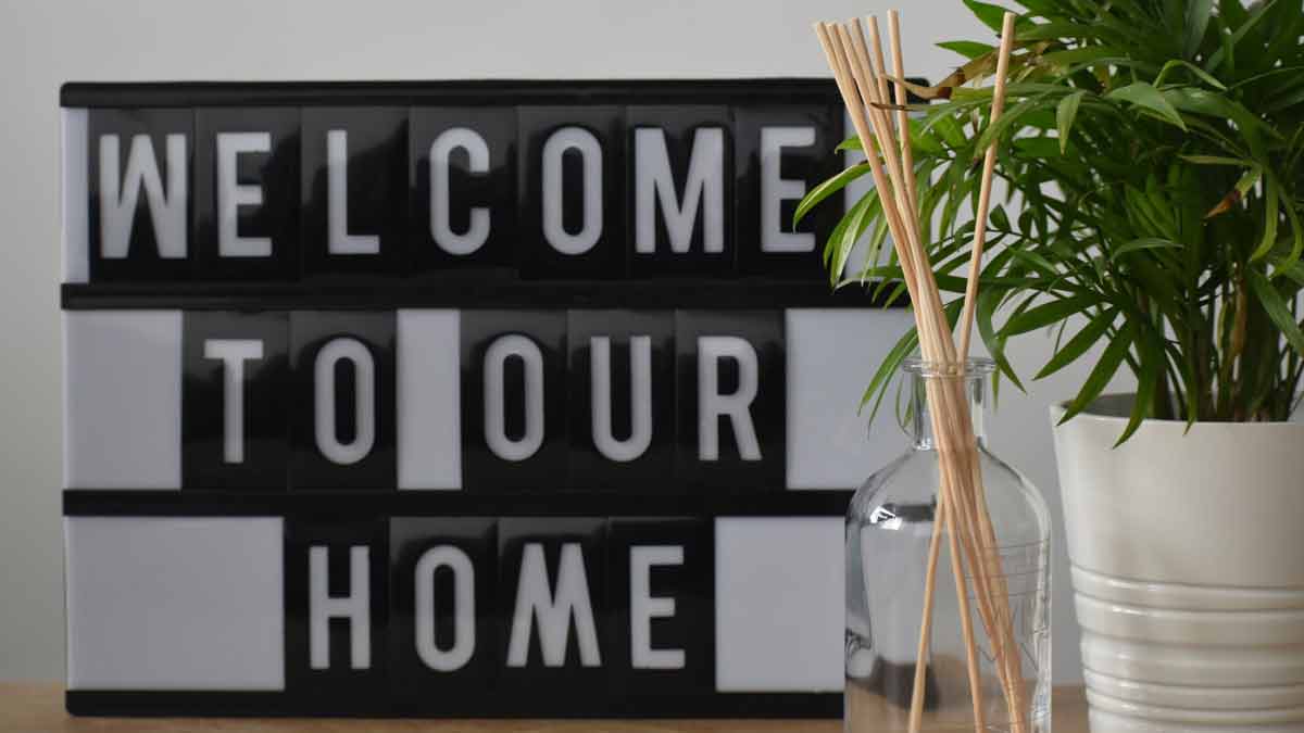 How To Naturally Deodorize Your HomeHow To Naturally Deodorize Your Home