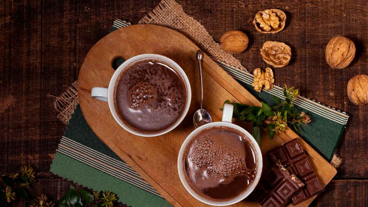 3 Warm Chocolate Drinks To Make You Feel Warm & Cozy This Winter