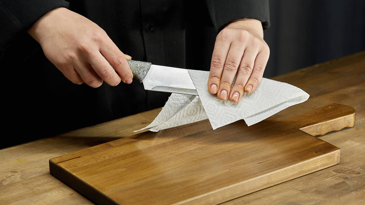 How to clean knife easily