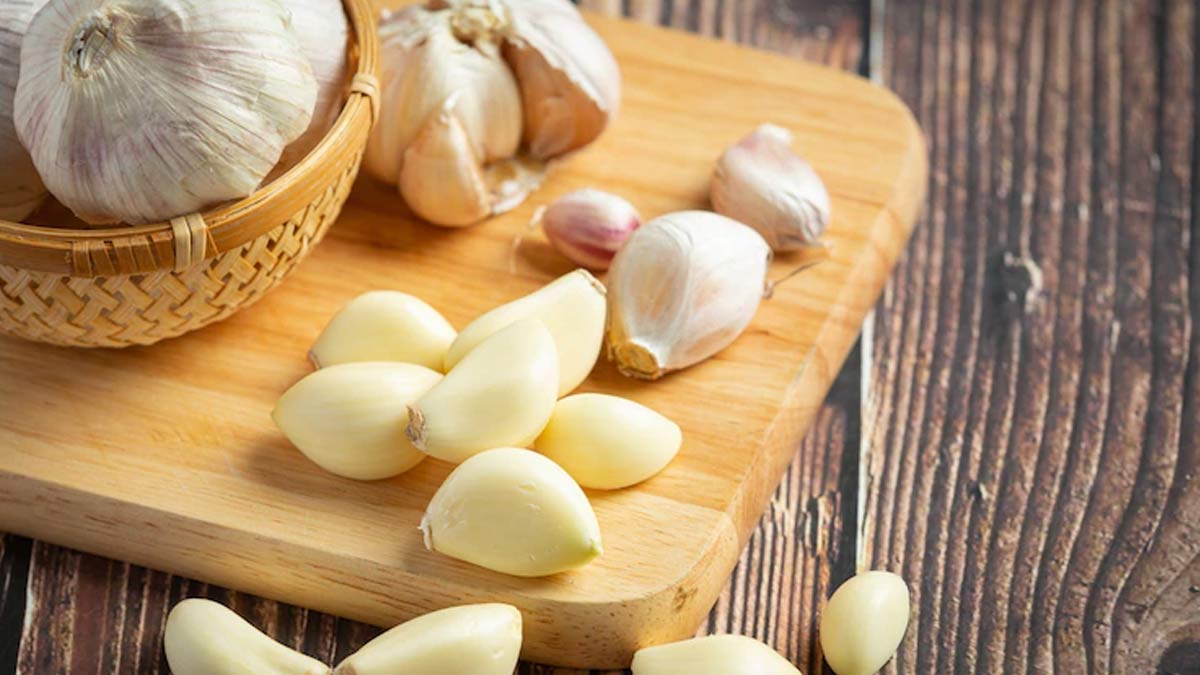 How to save honey from ants