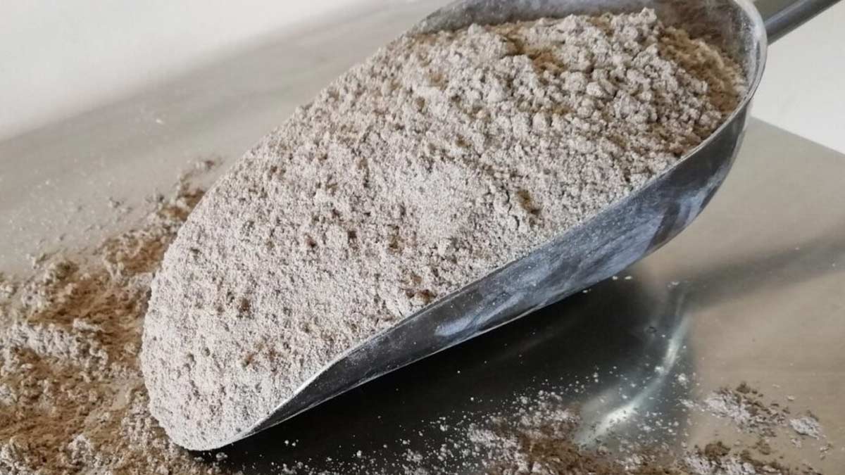 How to store bajra flour in metal cantainer