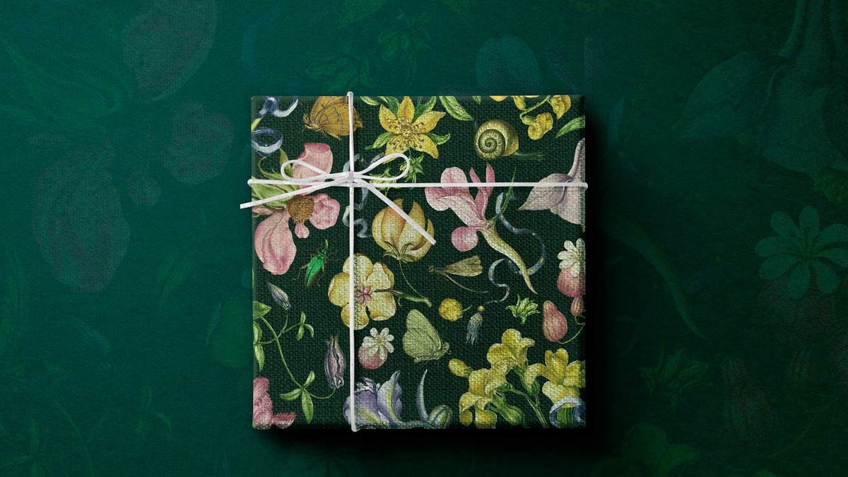 Reuses ideas of wallpaper