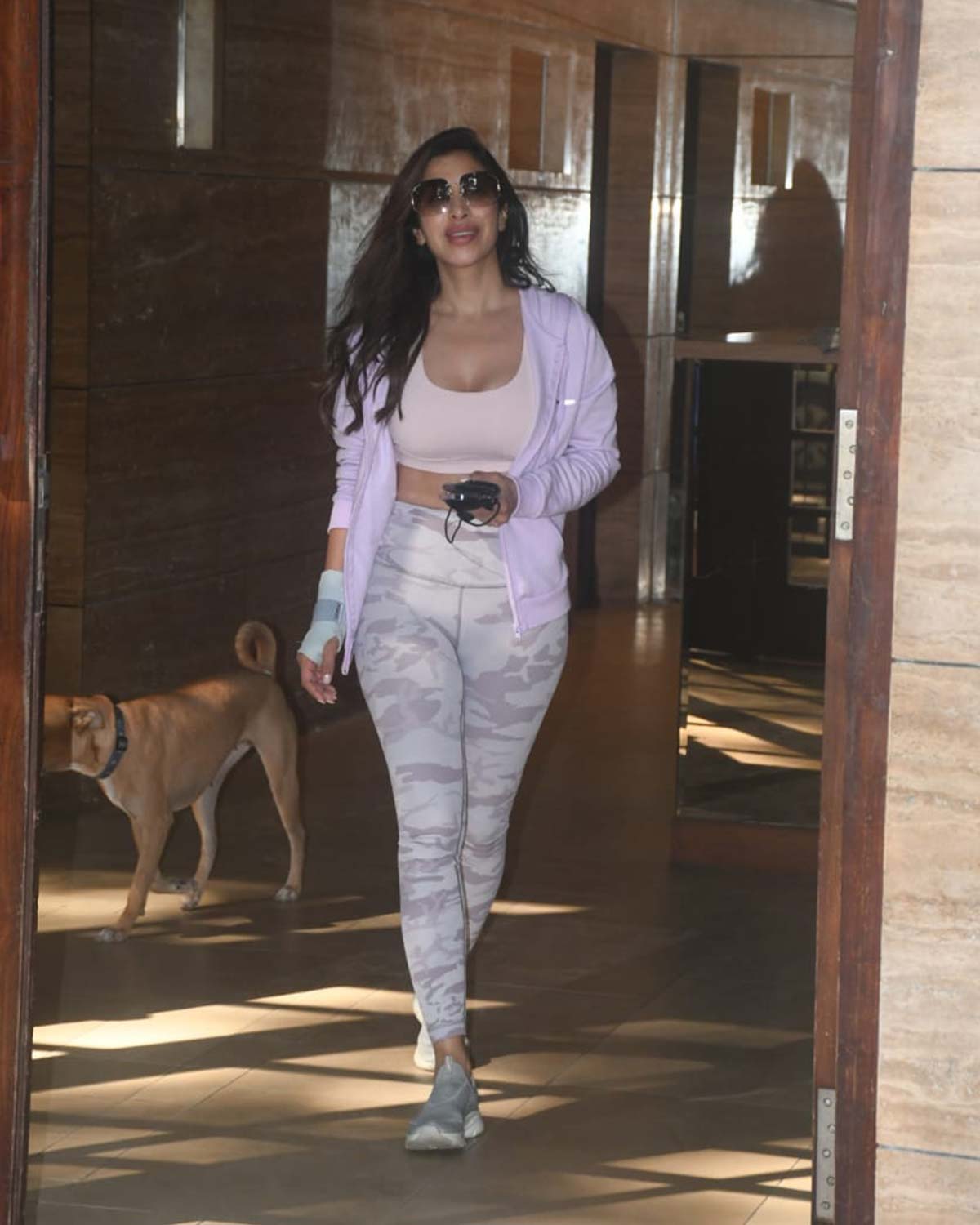 JINNA LOVES HER CASUAL STREET STYLE: KYLIE JENNER LOOKS COOL IN