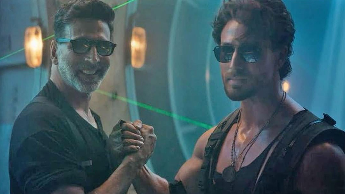 bade miyan chote miyan 