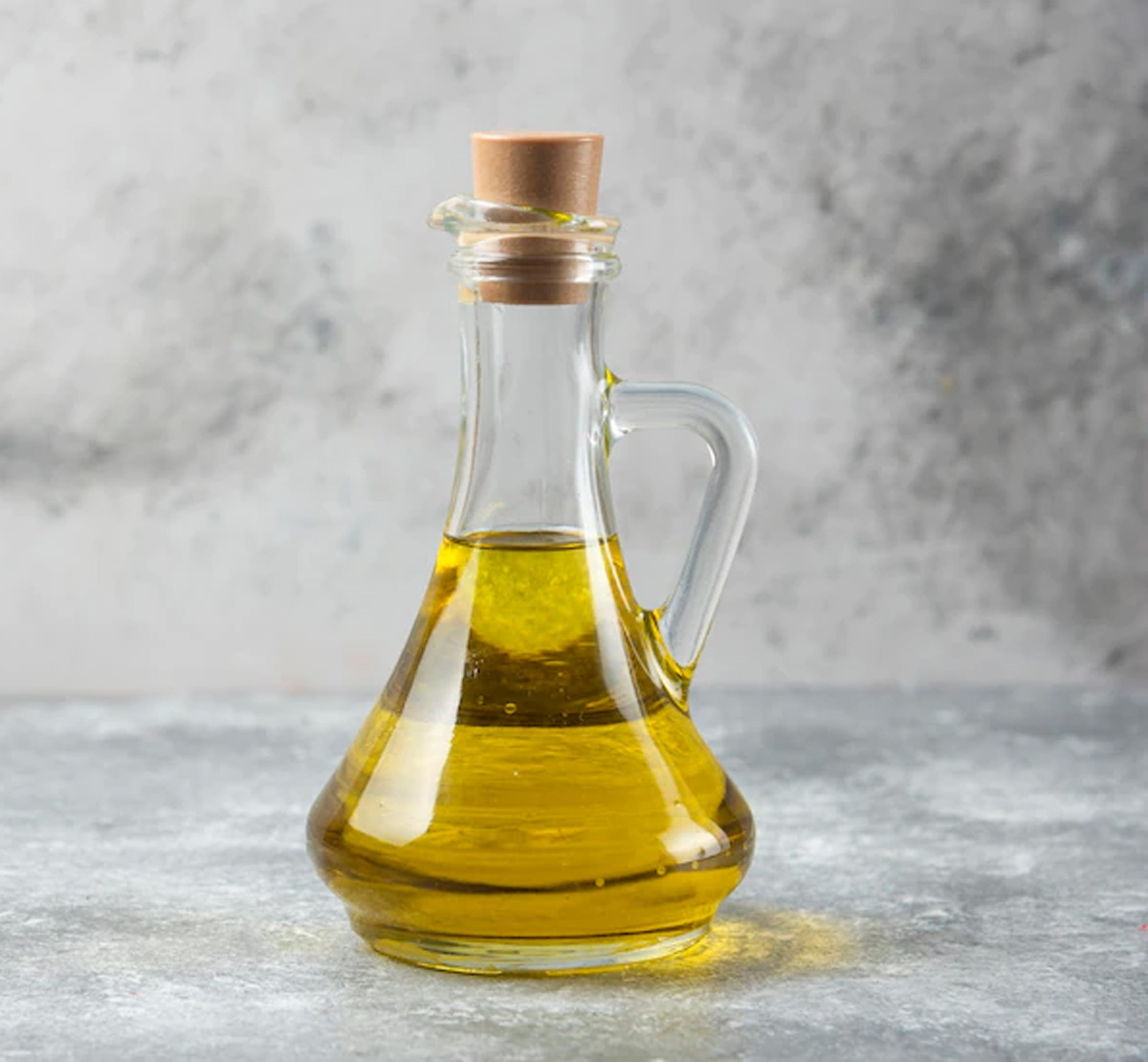 benefits of castor oil for lips