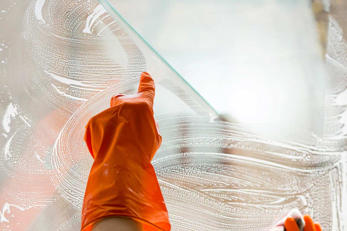 खिड़कियों की सफाई के लिए ब्लीच cleaning window with bleach